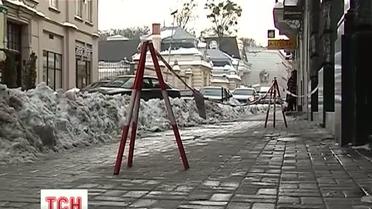 Двое львовянок стали жертвами ледопада в городе