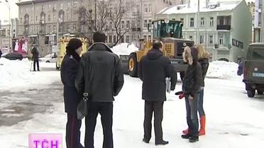 В Киеве из-за наезда снегоуборочной техники погибла женщина