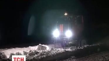 В Тернопольской области женщину доставляли в больницу под конвоем спасателей