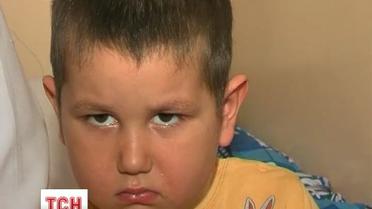 В Мариуполе женщина бросила ребенка у незнакомцев и сбежала