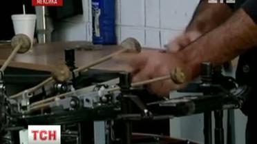 Художник превращает ружья на музыкальные инструменты