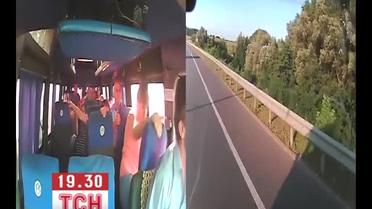 Водитель, который перевернул маршрутку на Житомирщине, снова будет перевозить пассажиров