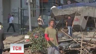 Коммунальщики расчищают Стамбул от баррикад