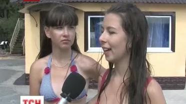В Крыму двух девушек на матрасе унесло от берега