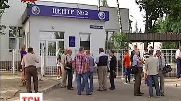 Тысячи украинцев до сих пор не могут получить загранпаспорта