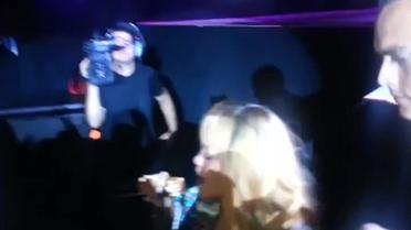 Рианна швырнула микрофон в полконника