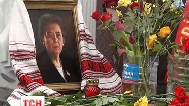 Траурным шествием почтили 10 годовщину по Славе Стецько