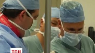 В США пациент играл на гитаре, пока врачи копошились в его мозге