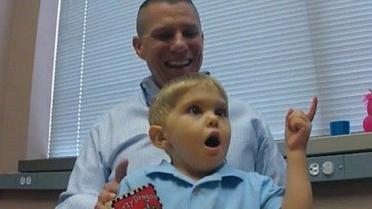 У 3-летнего мальчика был шок, когда он услышал свои первые в жизни звуки