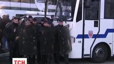 Французы выступают против разрешения однополым парам усыновлять детей