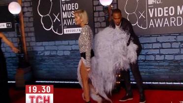 Звездная дорожка MTV Video Music Awards поражала оригинальными нарядами