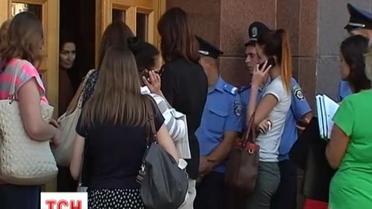 Киевсовет пытается провести свое заседание в сопровождении митингов