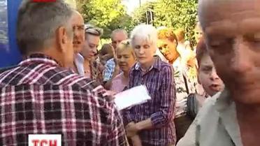 Разъяренные пассажиры требуют лишить перевозчика лицензии.