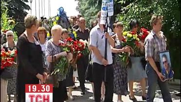 На аэродроме под Киевом прощаются с пилотом разбившегося возле "Чайки"