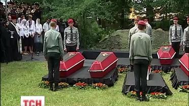 Янукович пообещал усилить поиск безвести пропавших солдат