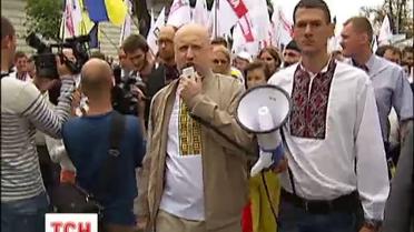 Объединенная оппозиция в День Независимости ходила со знаменем Евросоюза