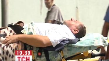 Мельника доставляли в суд лежащим на медицинской каталке