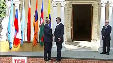 Лукашенко прилетел в Киев, чтобы агитировать за вступление в Таможенный Союз