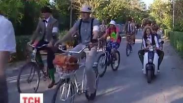 Ретро-велопрогулку в британском стиле организовали в Евпатории