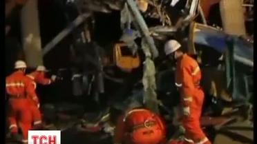 У Китаї автобус зірвався з мосту: понад 10 людей загинули
