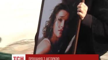 Украина попрощалась с актрисой и художницей Оксаной Гайвась