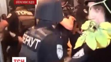 В Одессе штурмом освобождали 15-летнюю девушку из плена наркомана