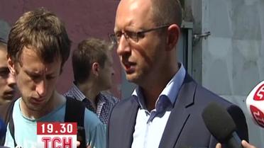 Яценюк недоволен переносом суда над Титушко