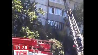 В Киеве горели три этажа многоэтажки