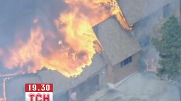 В Колорадо огонь от лесных пожаров уничтожил сотни жилых домов