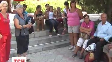 В крымской степи застрял автобус с туристам из Молдовы