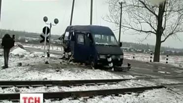 В Кировоградской области три человека погибли под поездом