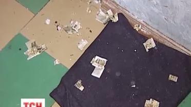 В Броварах женщина бросается на людей с молотком