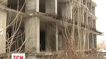 В Вишневом под Киевом развернулись бои за недостроенную высотку