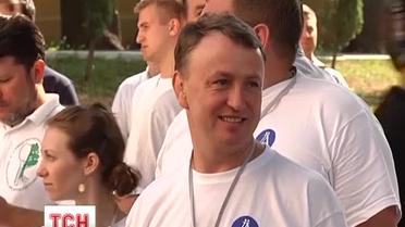 Людям преклонного возраста, которые не имели зубов, бесплатно поставили современные имплантанты