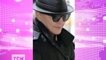 Мадонна вышла на улицу без макияжа