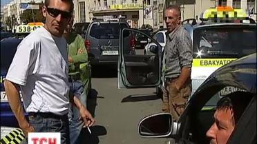 Таксистов в который раз пытаются легализовать