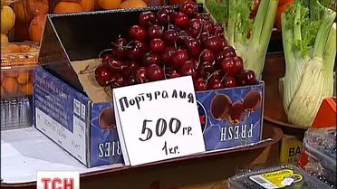 У Києві черешні продають по 500 гривень за кілограм.