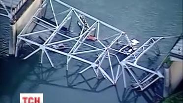 На севере США обрушился автомобильный мост