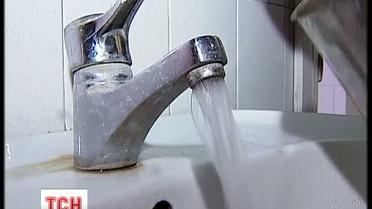 Комунальники радять киянам певний час не пити воду з-під крана