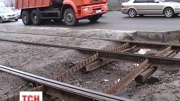 В Харькове трамвайные пути перегородили огромными остряками