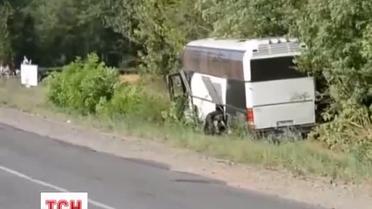 В Крыму туристический автобус с людьми снес высоковольтную опору
