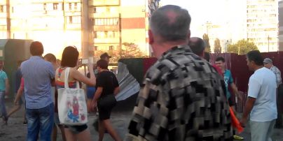На Троєщині штурмували будівництво супермаркету