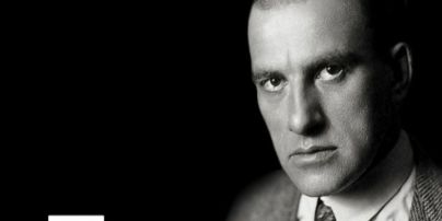 Відомі зірки зачитали вірш Маяковського "Борг Україні"