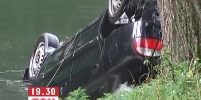 В Харкові в авто, яке злетіло з моста в річку, потонуло три людини