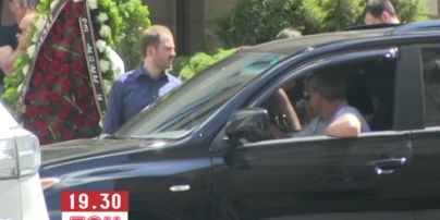 Юлію Ткаченко проводжали в останню путь на вишуканому катафалку і розкішними квітами