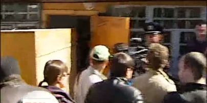 У Києві з боєм виселили родину колишньої вчительки