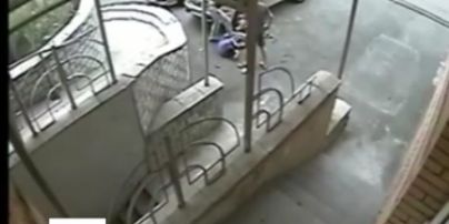 У Києві серед білого дня перед камерами спостереження вбили хлопця
