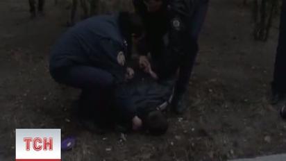 Власенка закидали пакетами з фекаліями