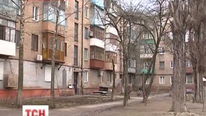 Охоронці державної служби на Дніпропетровщині порятували жінку від польоту з 5 поверху