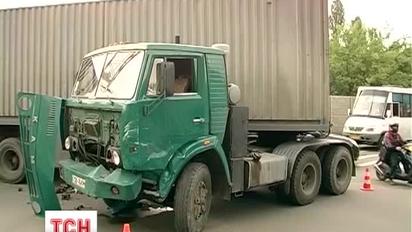 Страшна ДТП під Києвом: маршрутка зіткнулася з КАМАЗом